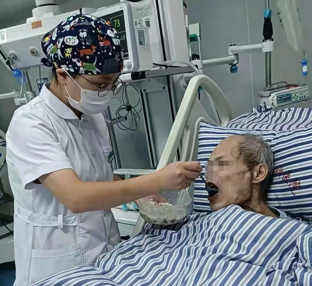 「仁心仁術(shù)」重癥監(jiān)護(hù)病房的真情守護(hù)