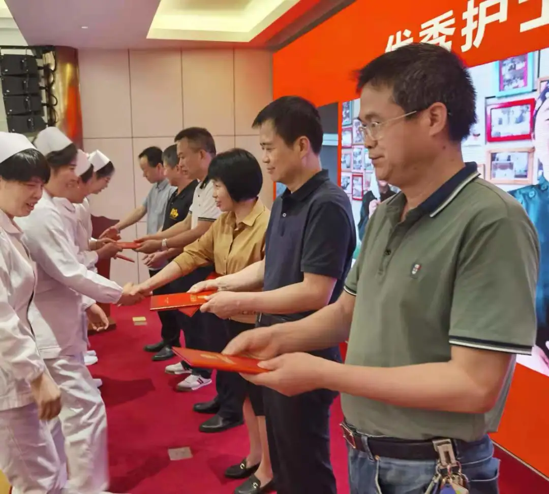 你未必光芒萬丈 但始終溫暖如初----省胸科醫(yī)院慶祝5.12國際護(hù)士節(jié)