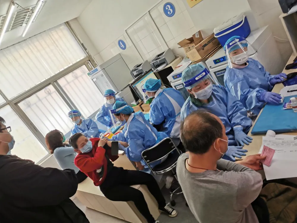 「我為群眾辦實事」我院新冠疫苗接種量突破10000人次
