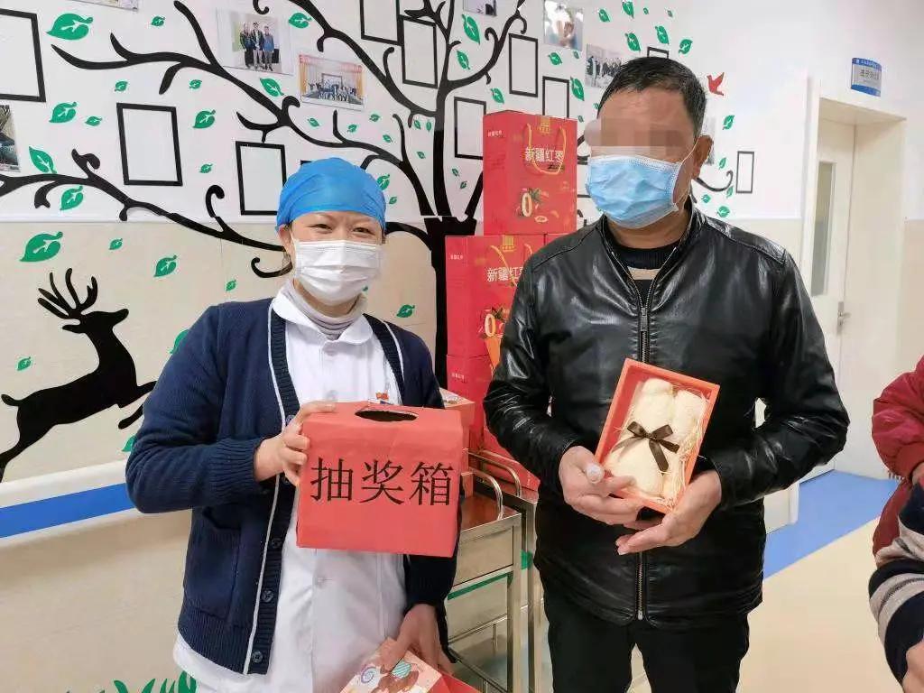 慶佳節(jié) 迎新春——病房里的醫(yī)患同樂