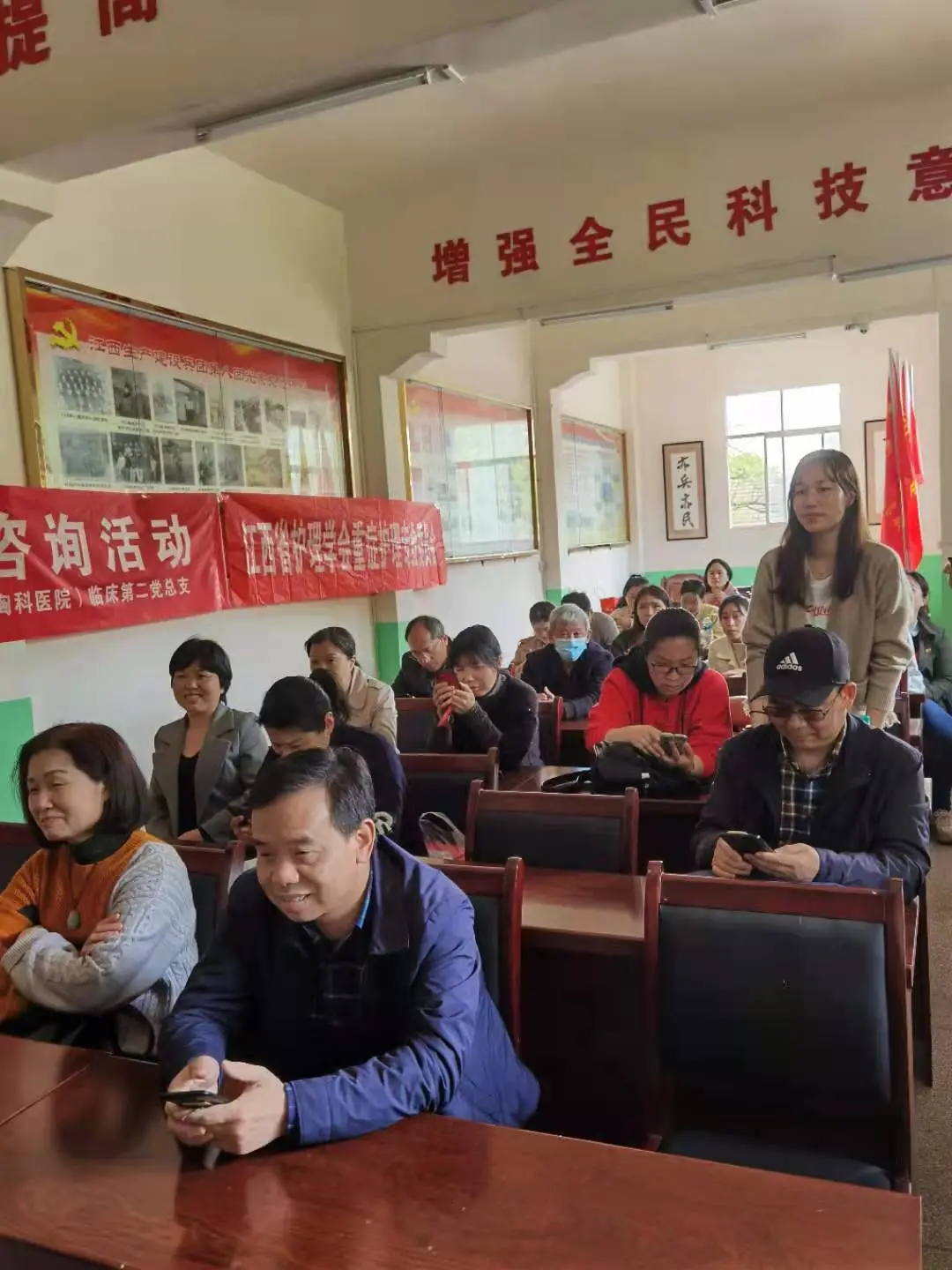 江西省第三人民醫(yī)院臨二黨總支開展“學(xué)黨史踐初心”主題黨日活動