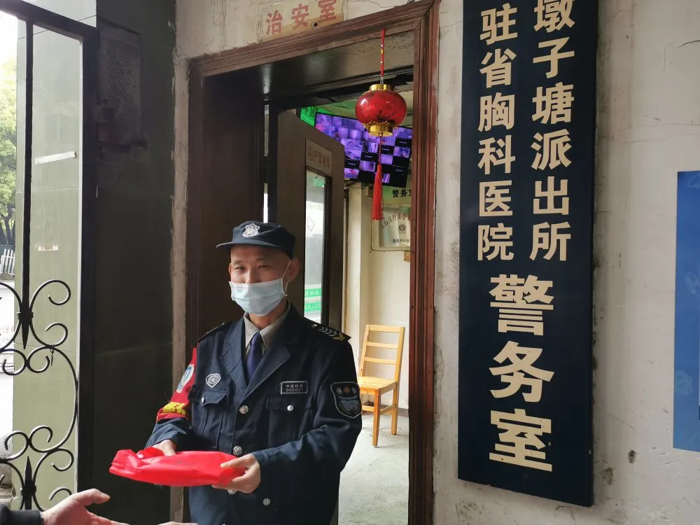 「拾金不昧」平凡崗位展高尚人格