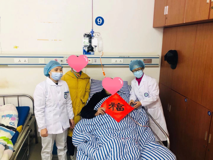 寫春聯(lián)送祝福 醫(yī)患同心迎新年