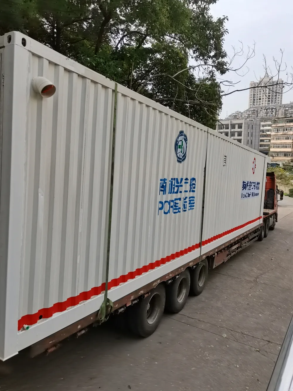 江西省胸科醫(yī)院4輛移動方艙PCR實驗室、45名應(yīng)急隊員緊急弛援鉛山